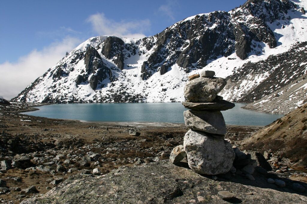 lake, mountain, gokyo, khumbu, himalayas, nepal, nature, cairn-2354731.jpg